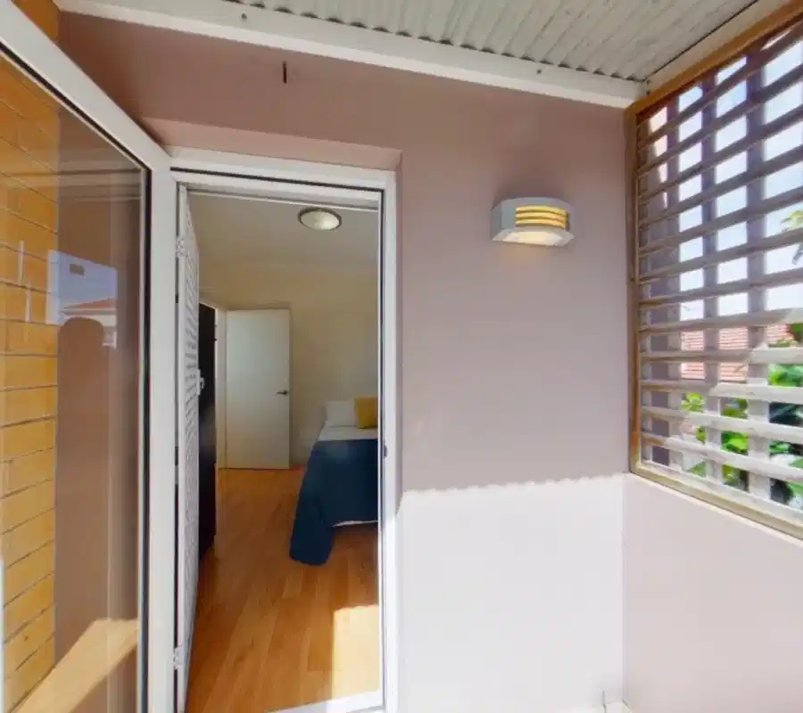 Common Area?w=400&h=260&fit=crop&q=40&auto=format&trim=auto