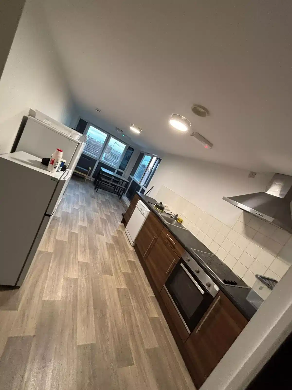 Amenities?w=400&h=260&fit=crop&q=40&auto=format&trim=auto