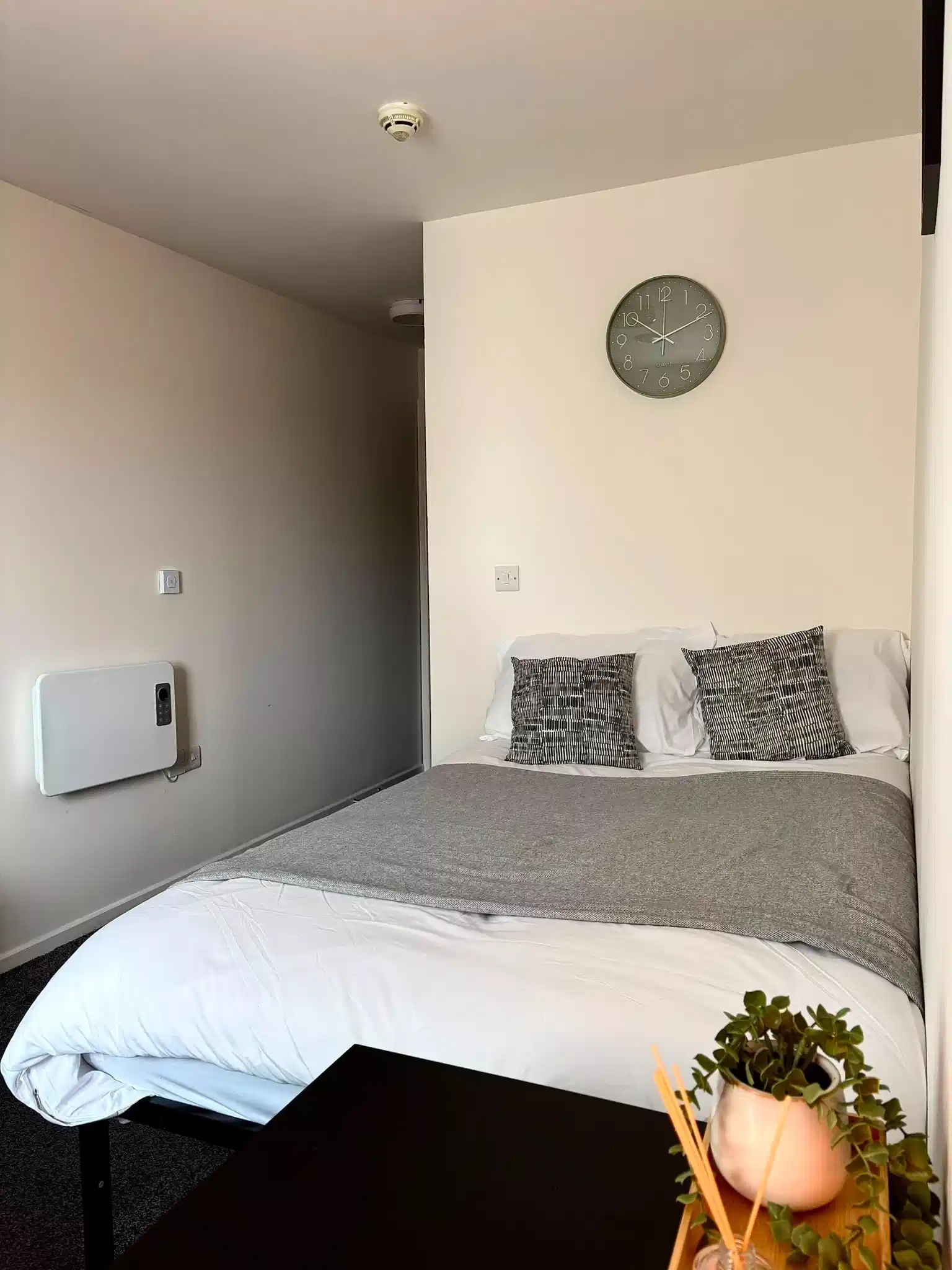 Amenities?w=400&h=260&fit=crop&q=40&auto=format&trim=auto