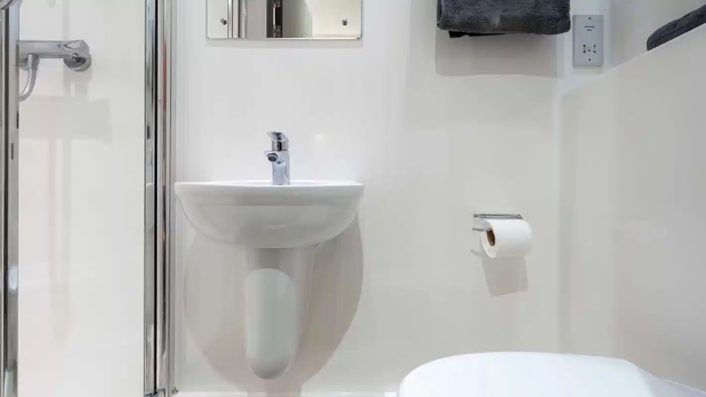 Exterior?w=400&h=260&fit=crop&q=40&auto=format&trim=auto