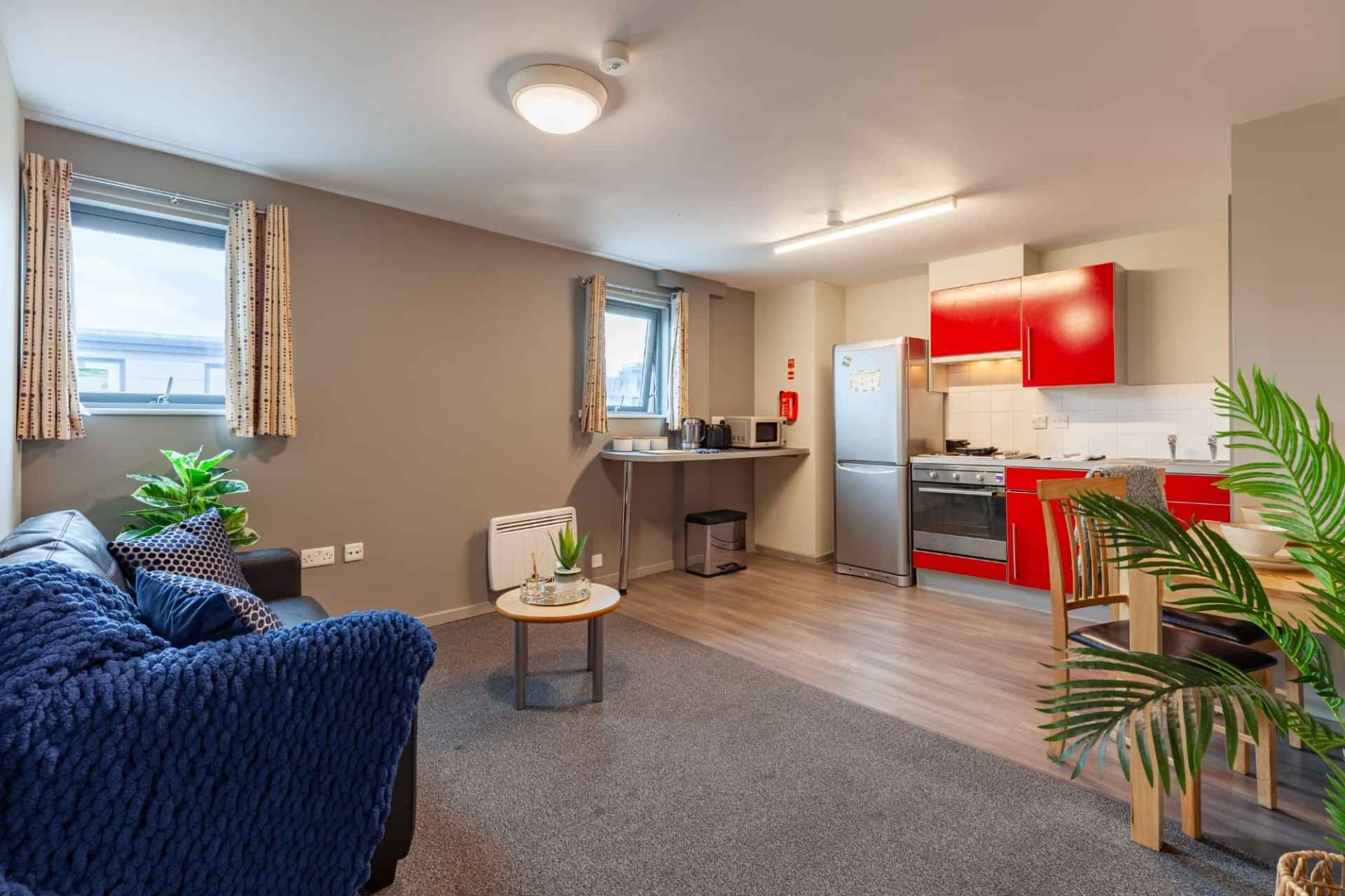 Common Area?w=400&h=260&fit=crop&q=40&auto=format&trim=auto