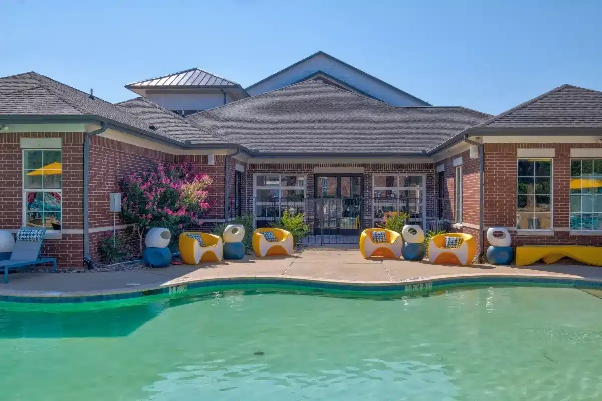 Rendezvous, Edmond - Edmond, Oklahoma, United States - Amenities