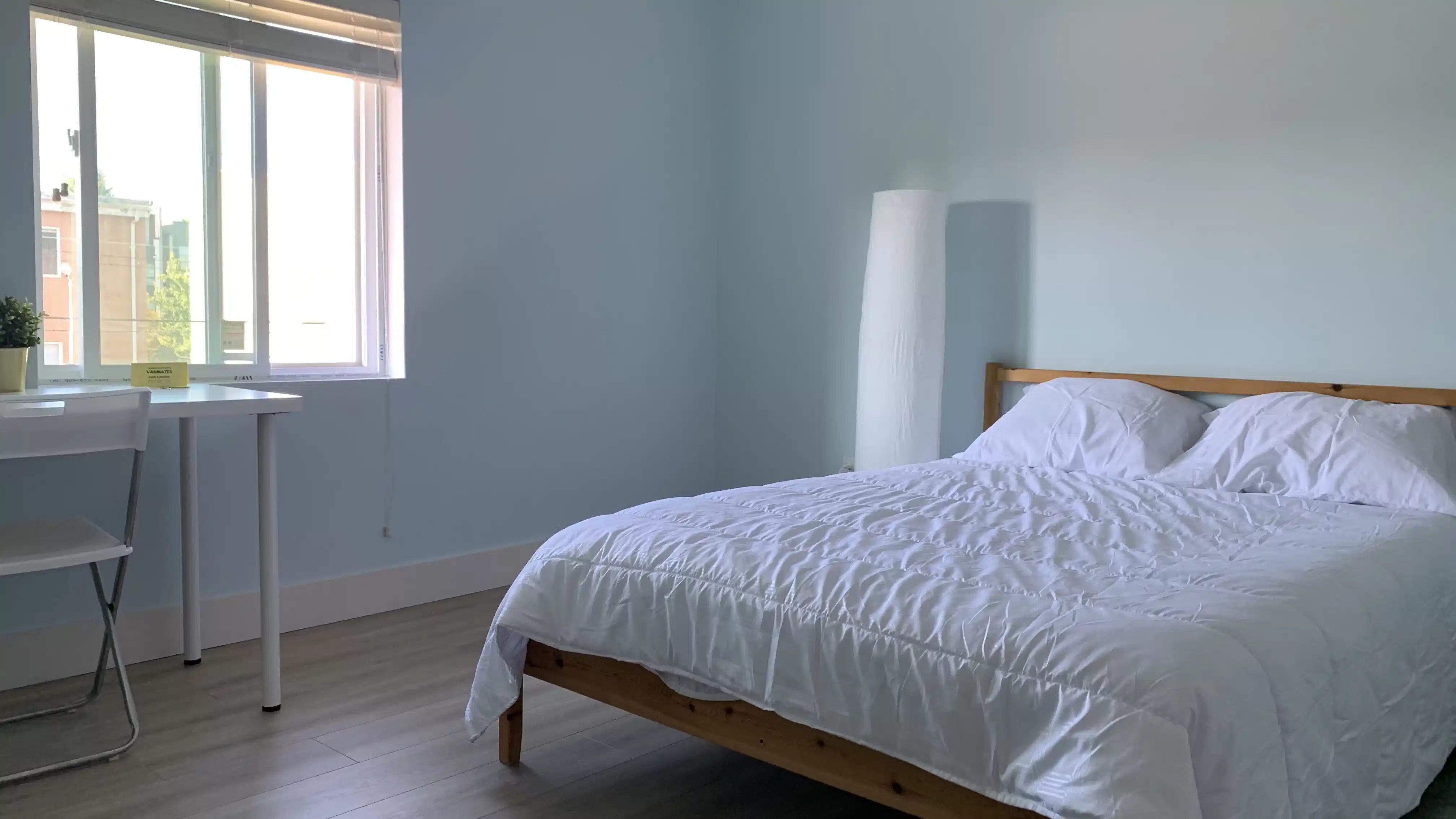 Bathroom?w=400&h=260&fit=crop&q=40&auto=format&trim=auto