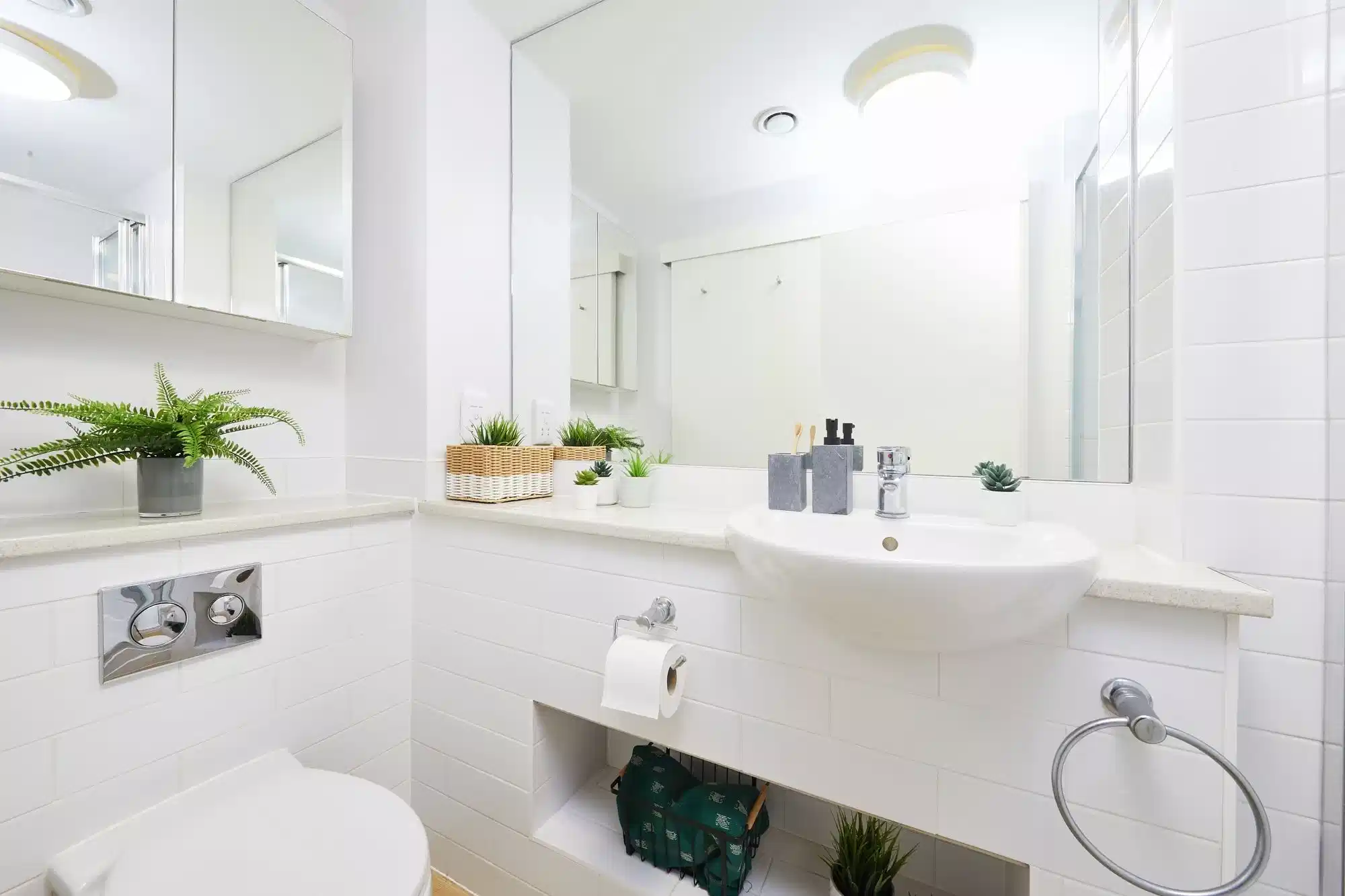 Amenities?w=400&h=260&fit=crop&q=40&auto=format&trim=auto