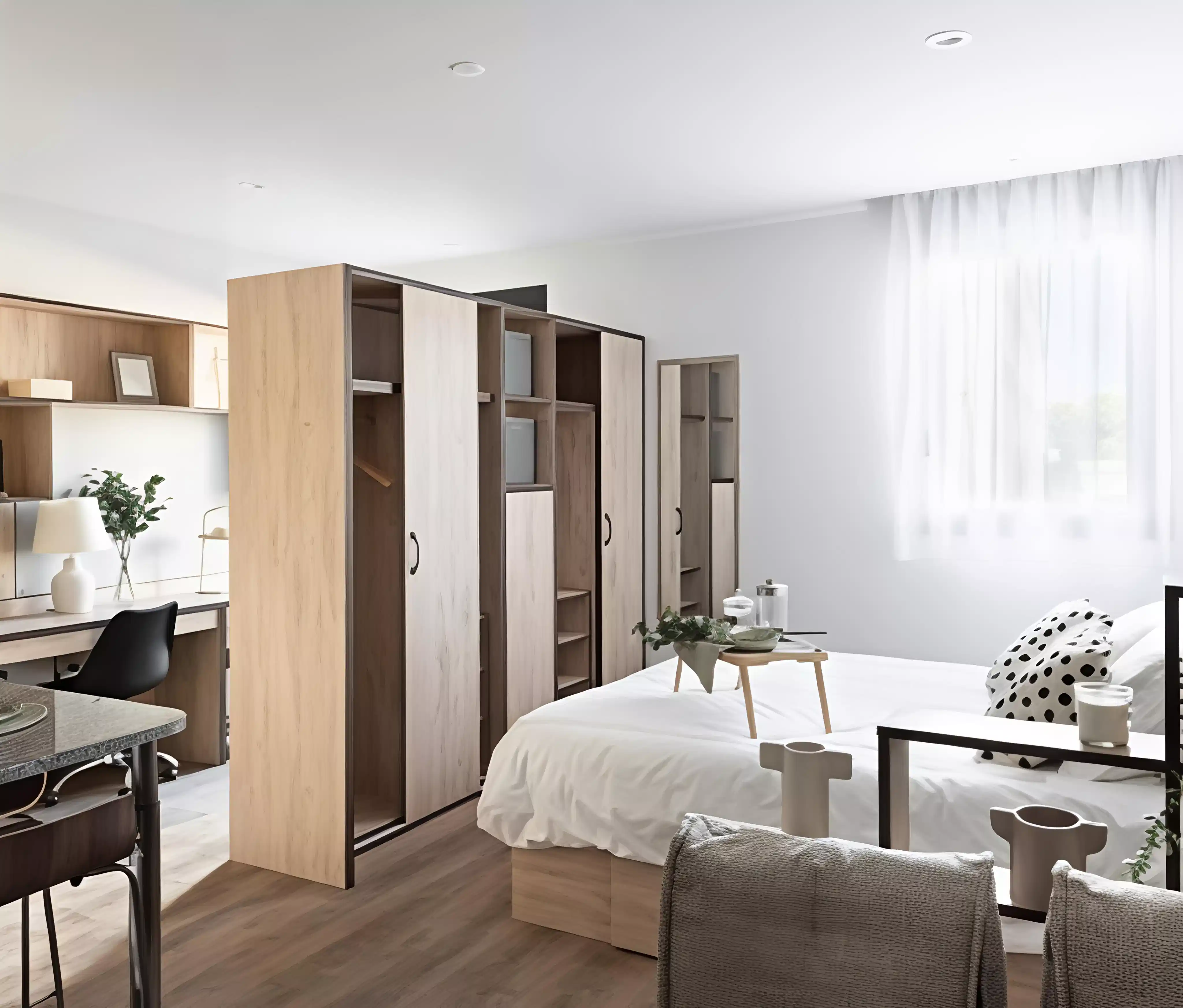 Exterior?w=400&h=260&fit=crop&q=40&auto=format&trim=auto