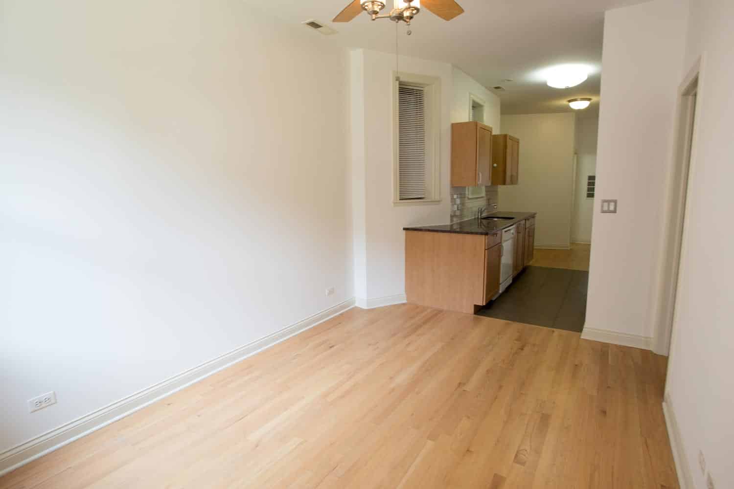 Bathroom?w=400&h=260&fit=crop&q=40&auto=format&trim=auto