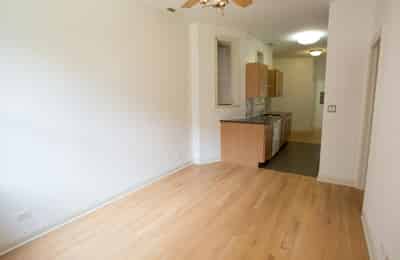 Bathroom?w=400&h=260&fit=crop&q=40&auto=format&trim=auto