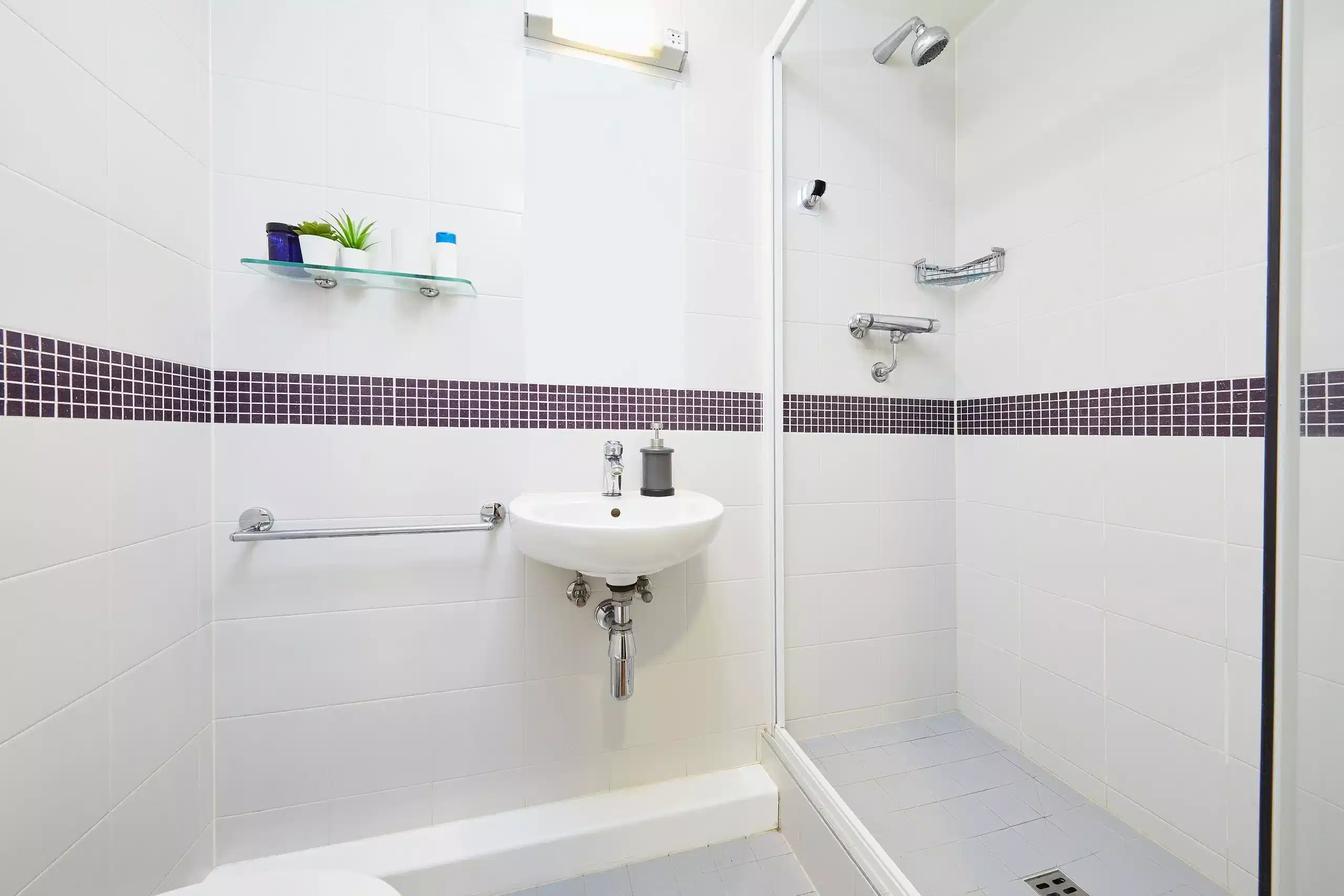 Amenities?w=400&h=260&fit=crop&q=40&auto=format&trim=auto