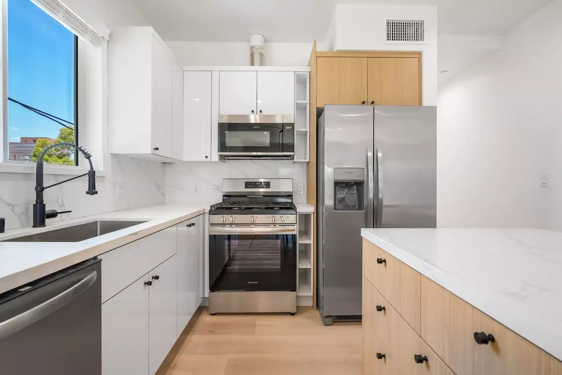 June Homes 90028, Los Angeles - Los Angeles, California, United States - Kitchen