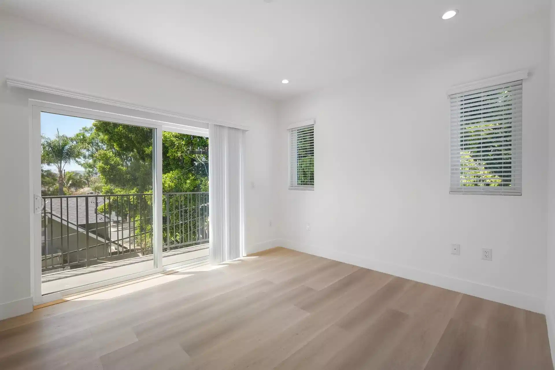 Kitchen?w=400&h=260&fit=crop&q=40&auto=format&trim=auto