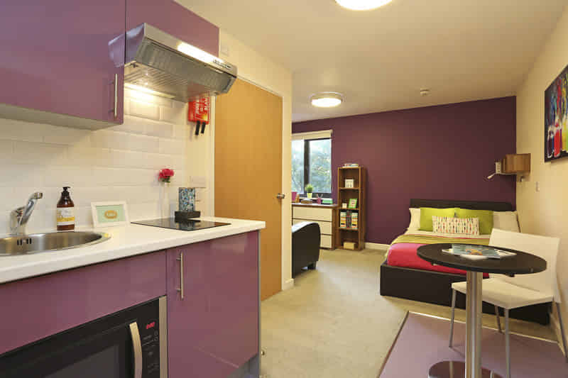 Amenities?w=400&h=260&fit=crop&q=40&auto=format&trim=auto