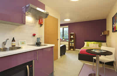 Amenities?w=400&h=260&fit=crop&q=40&auto=format&trim=auto