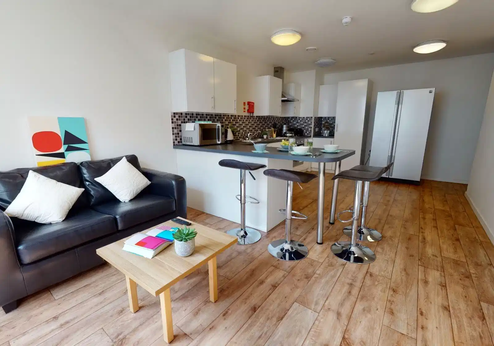 Common Area?w=400&h=260&fit=crop&q=40&auto=format&trim=auto