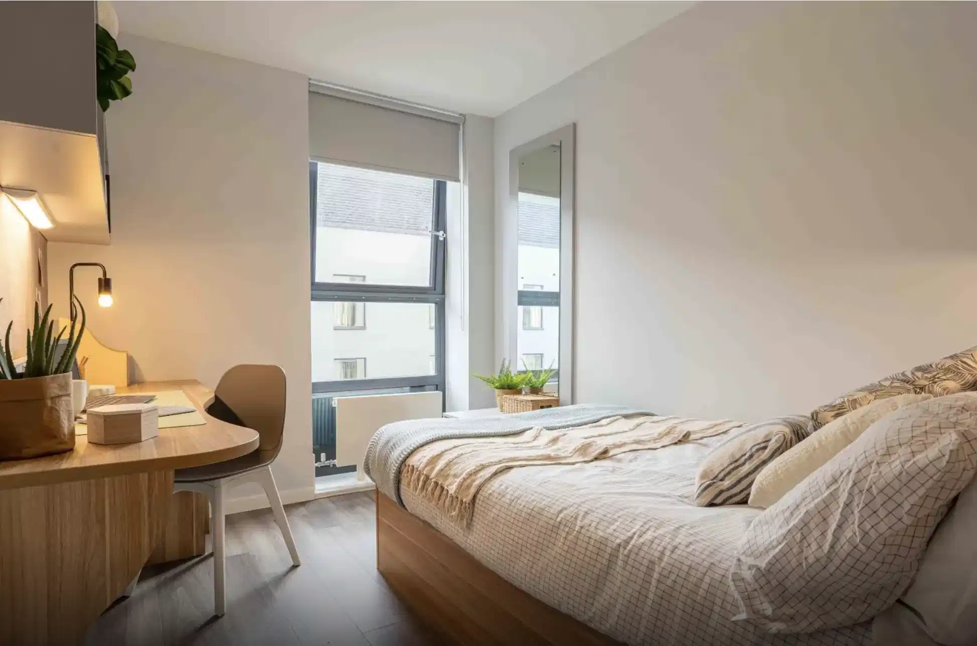 Common Area?w=400&h=260&fit=crop&q=40&auto=format&trim=auto