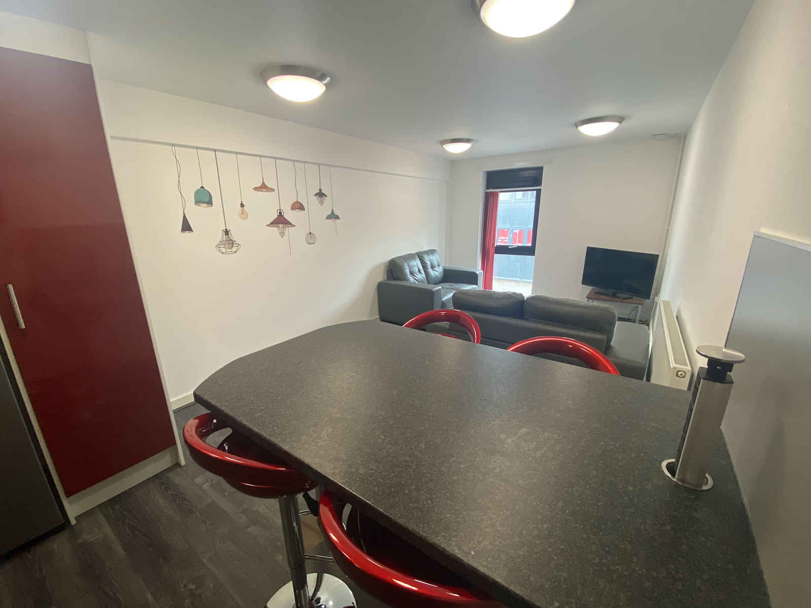 Bedroom?w=400&h=260&fit=crop&q=40&auto=format&trim=auto