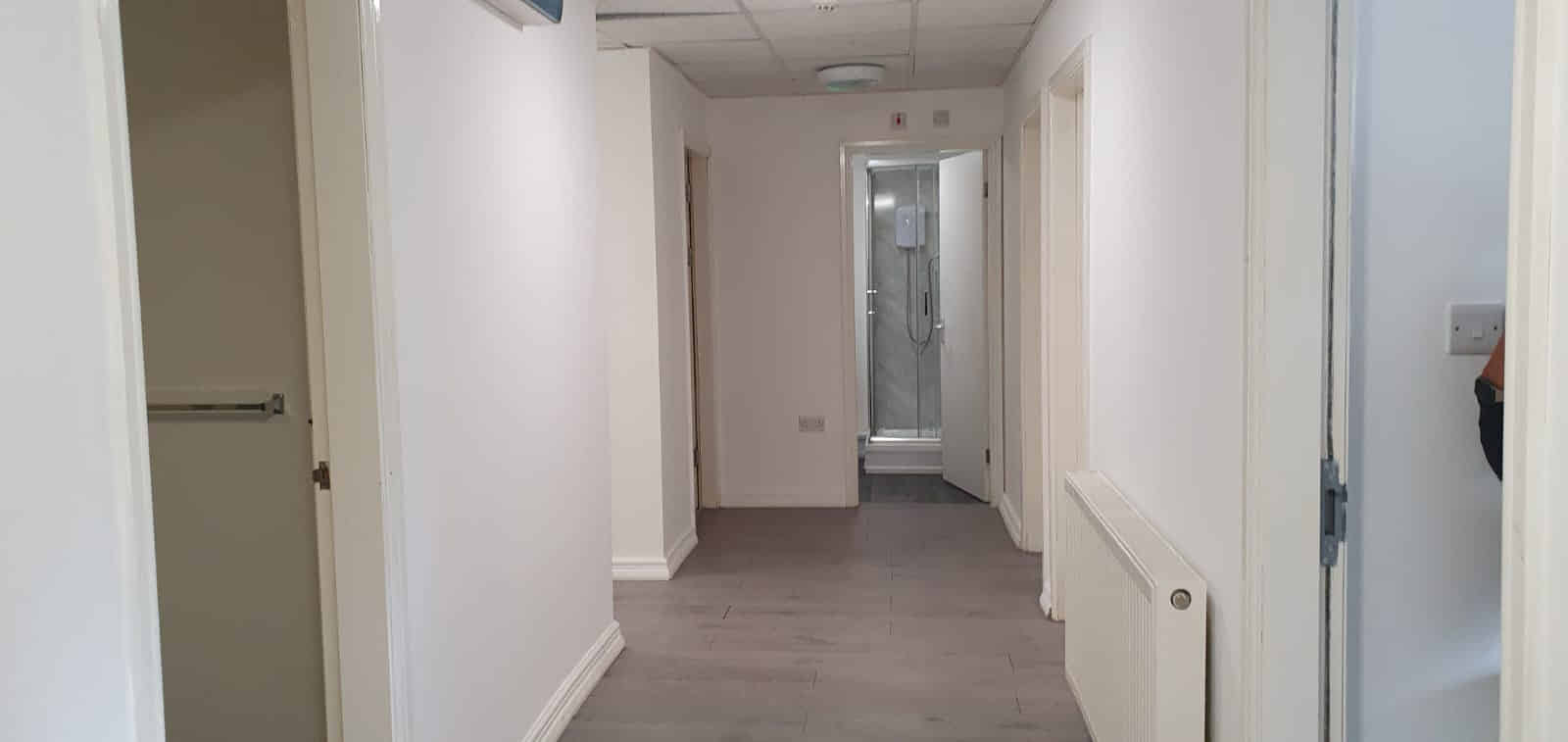 Exterior?w=400&h=260&fit=crop&q=40&auto=format&trim=auto