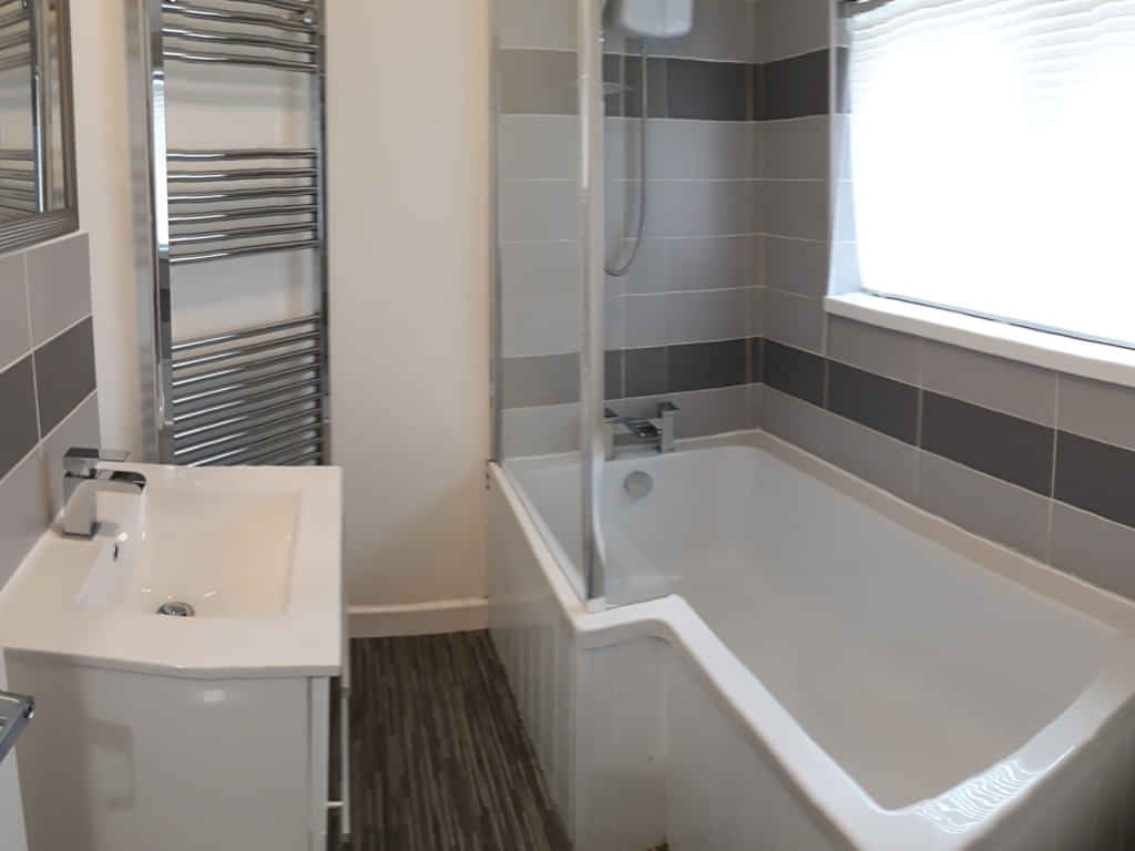 Common Area?w=400&h=260&fit=crop&q=40&auto=format&trim=auto