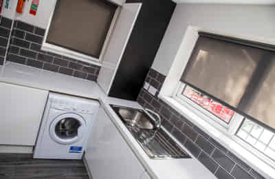 Kitchen?w=400&h=260&fit=crop&q=40&auto=format&trim=auto