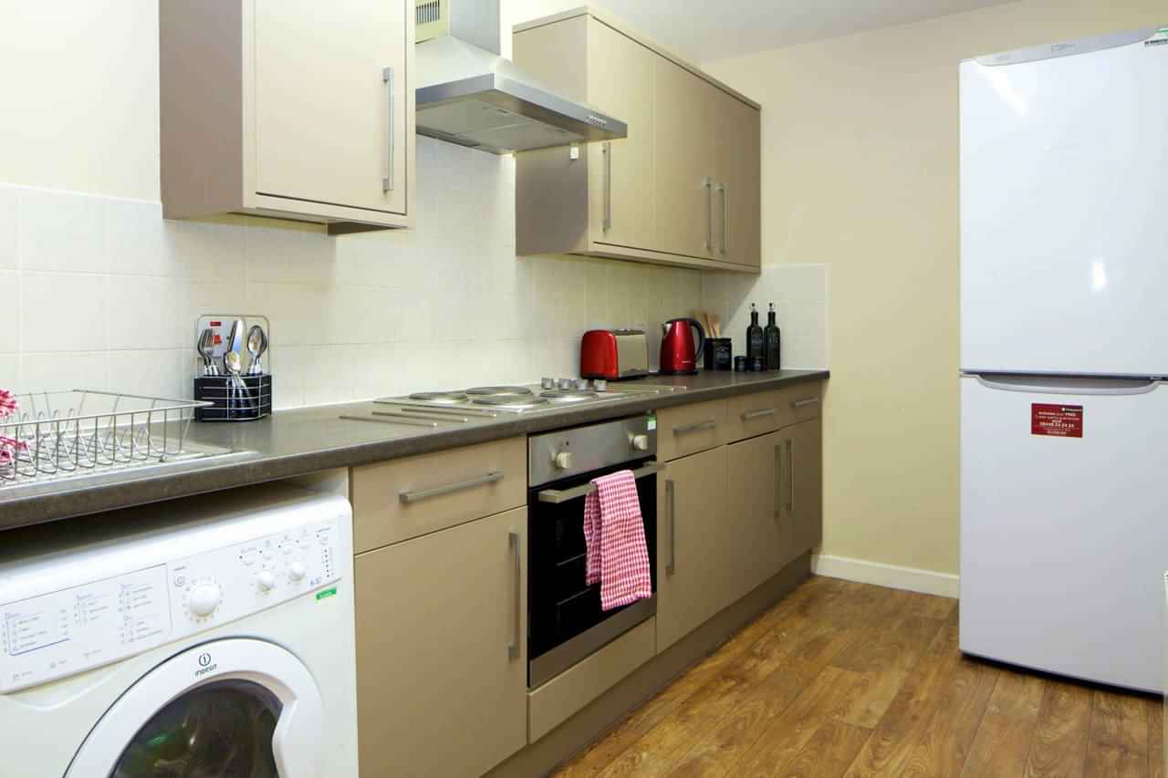 Common Area?w=400&h=260&fit=crop&q=40&auto=format&trim=auto