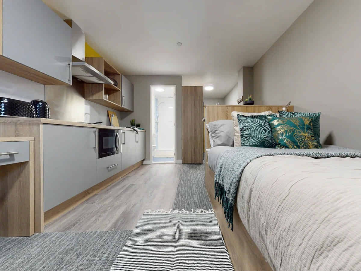 Common Area?w=400&h=260&fit=crop&q=40&auto=format&trim=auto