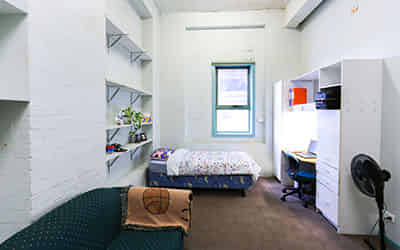 Exterior?w=400&h=260&fit=crop&q=40&auto=format&trim=auto