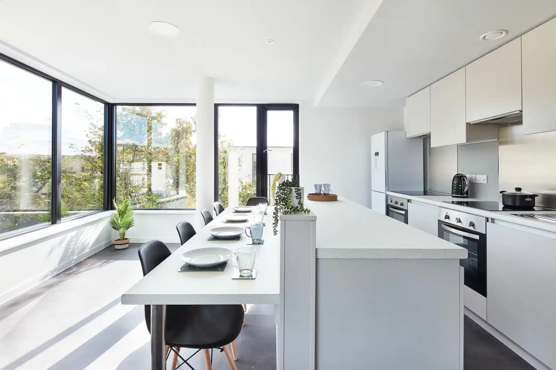 Common Area?w=400&h=260&fit=crop&q=40&auto=format&trim=auto