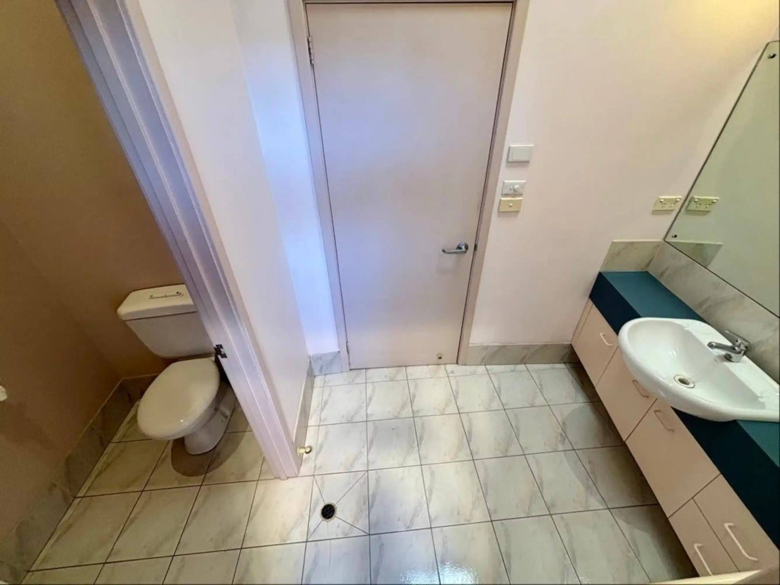 Room in a 5 Bedroom Apartment, 29 Brookvale Rd, Windsor Gardens, Australia SA 5087 - Adelaide, South Australia, Australia - Room 1 - Bathroom