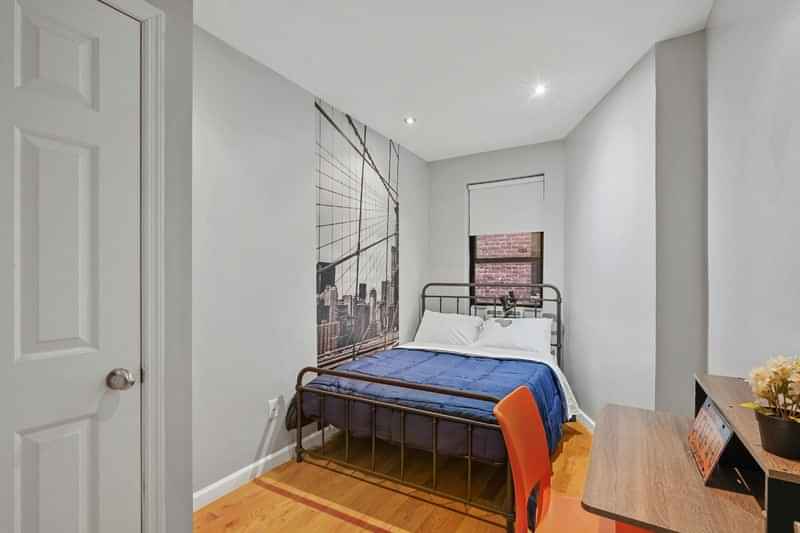 Exterior?w=400&h=260&fit=crop&q=40&auto=format&trim=auto