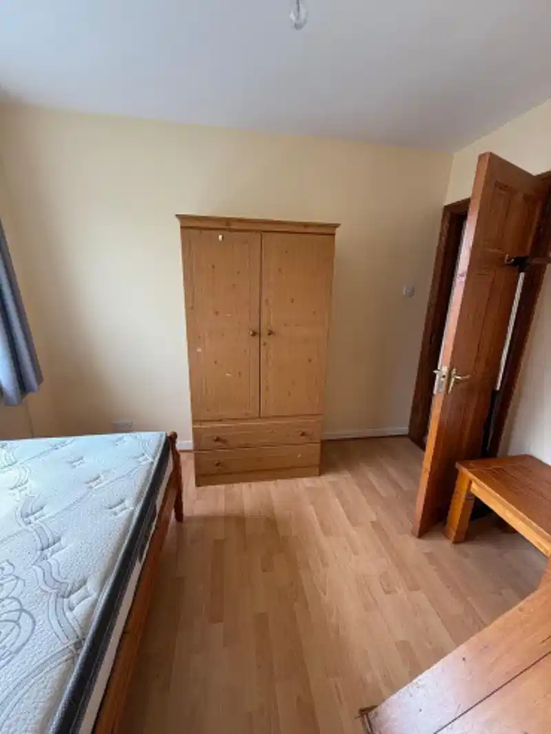 Room in a 5 Bedroom Apartment, 39 Glenview Dr, Galway, Co. Galway (H91 XRD9) - Galway, Ireland - 5 Bedroom 2 Bathroom Apartment - Bedroom