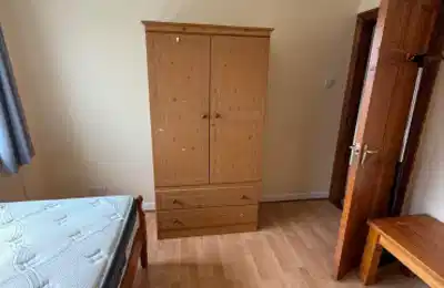 Room in a 5 Bedroom Apartment, 39 Glenview Dr, Galway, Co. Galway (H91 XRD9) - Galway, Ireland - 5 Bedroom 2 Bathroom Apartment - Bedroom