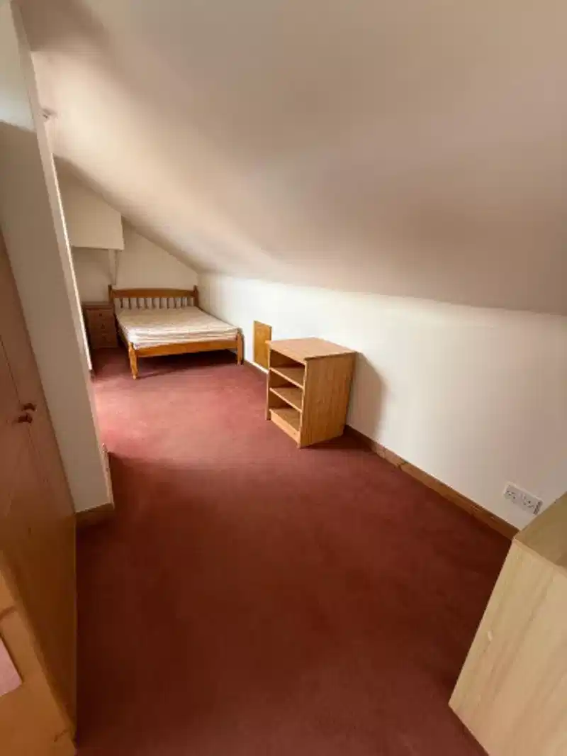 Bedroom?w=400&h=260&fit=crop&q=40&auto=format&trim=auto