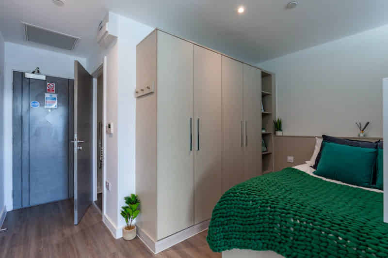 Amenities?w=400&h=260&fit=crop&q=40&auto=format&trim=auto