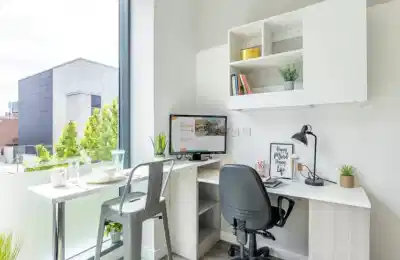 Amenities?w=400&h=260&fit=crop&q=40&auto=format&trim=auto