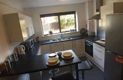 Amenities?w=400&h=260&fit=crop&q=40&auto=format&trim=auto