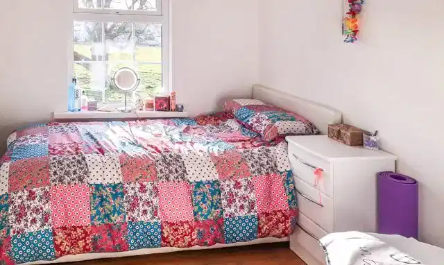 Common Area?w=400&h=260&fit=crop&q=40&auto=format&trim=auto