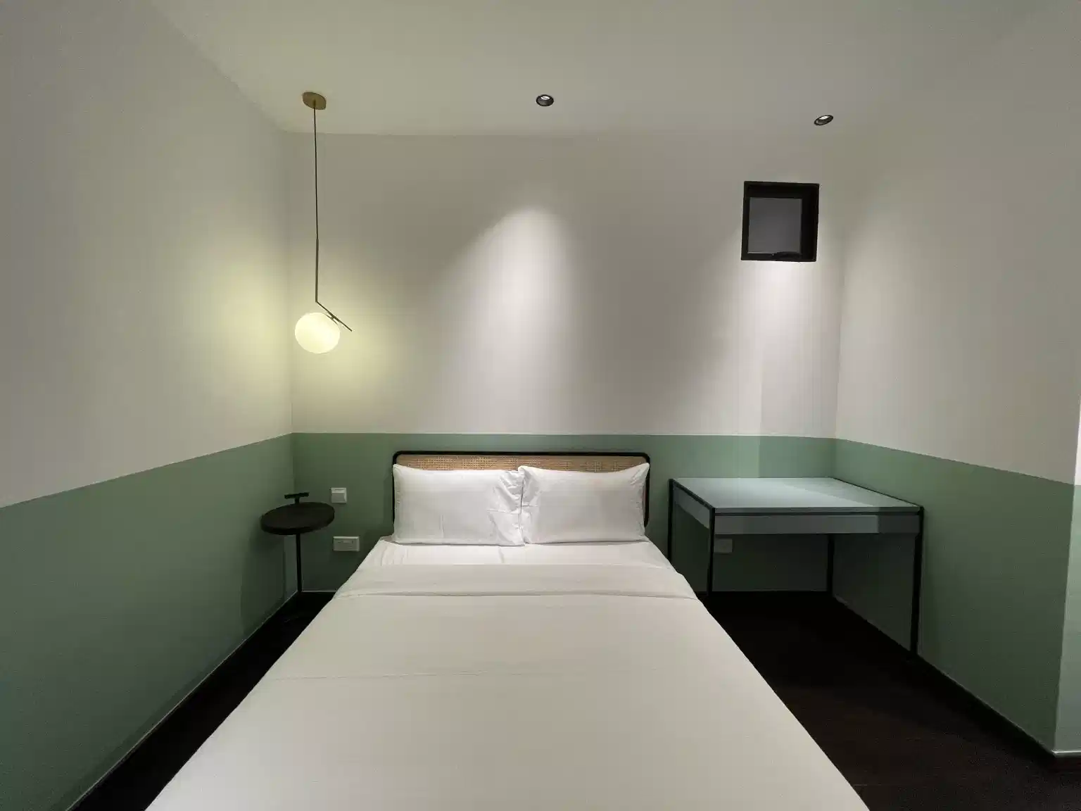 Common Area?w=400&h=260&fit=crop&q=40&auto=format&trim=auto