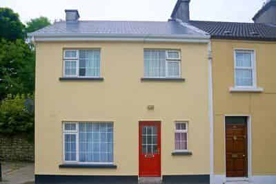 Bedroom?w=400&h=260&fit=crop&q=40&auto=format&trim=auto