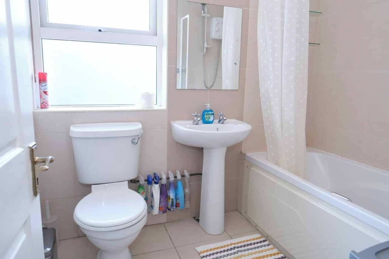 Amenities?w=400&h=260&fit=crop&q=40&auto=format&trim=auto