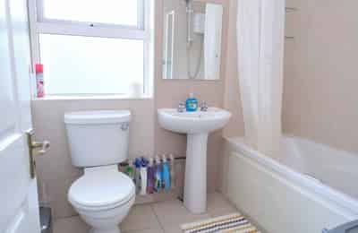 Amenities?w=400&h=260&fit=crop&q=40&auto=format&trim=auto