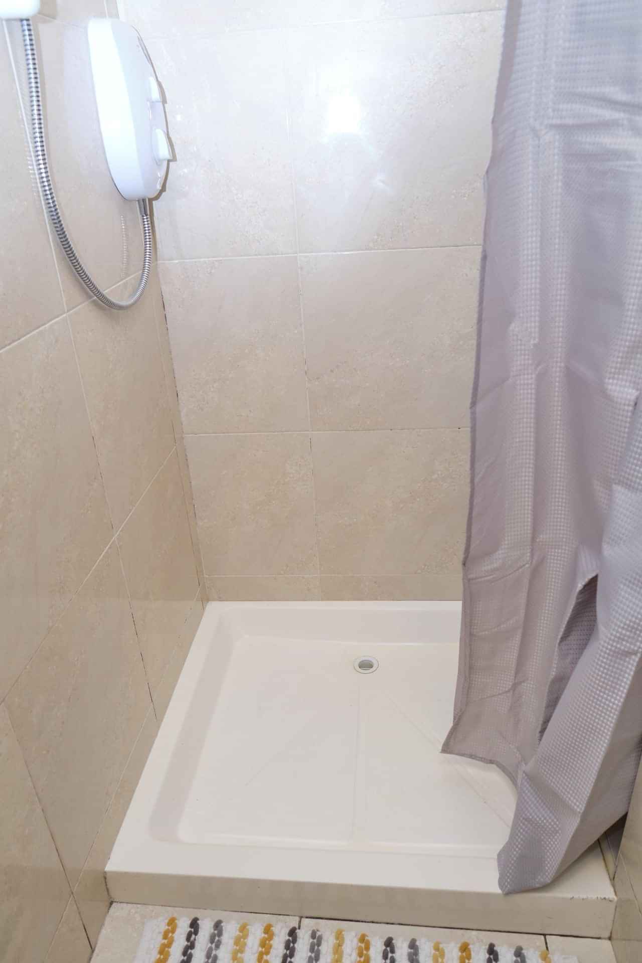 Bedroom?w=400&h=260&fit=crop&q=40&auto=format&trim=auto