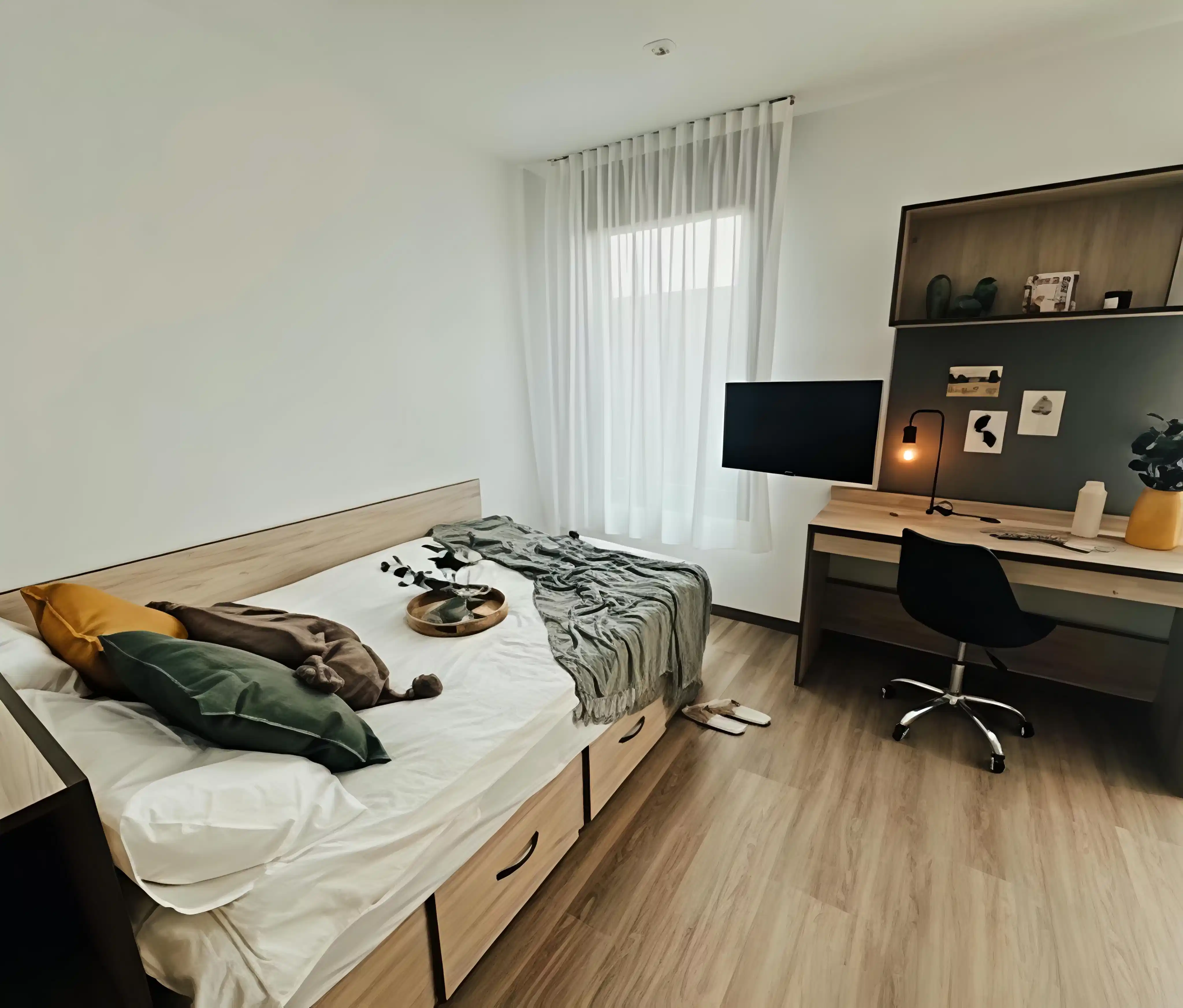 Exterior?w=400&h=260&fit=crop&q=40&auto=format&trim=auto