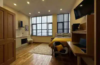 Amenities?w=400&h=260&fit=crop&q=40&auto=format&trim=auto