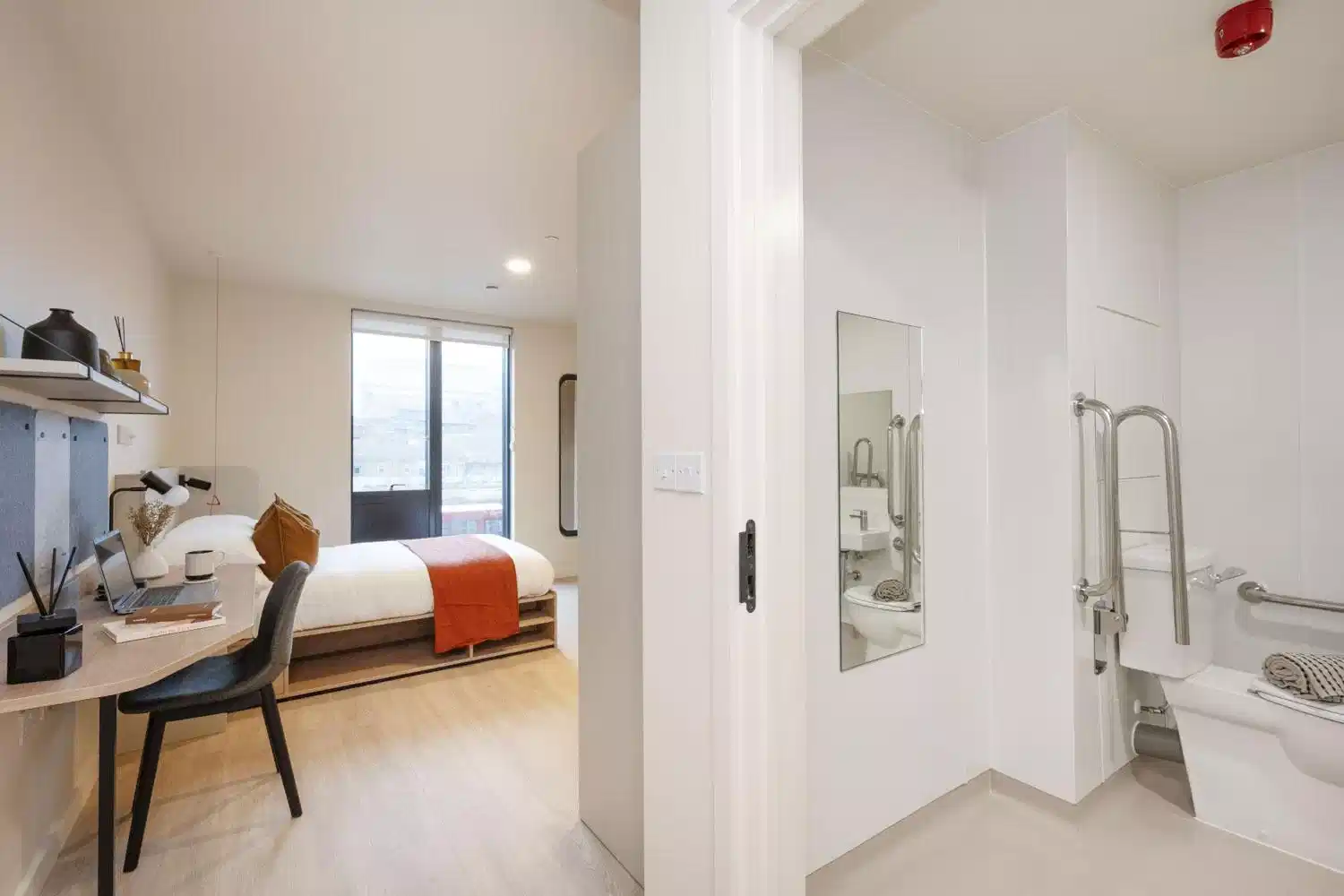 Amenities?w=400&h=260&fit=crop&q=40&auto=format&trim=auto
