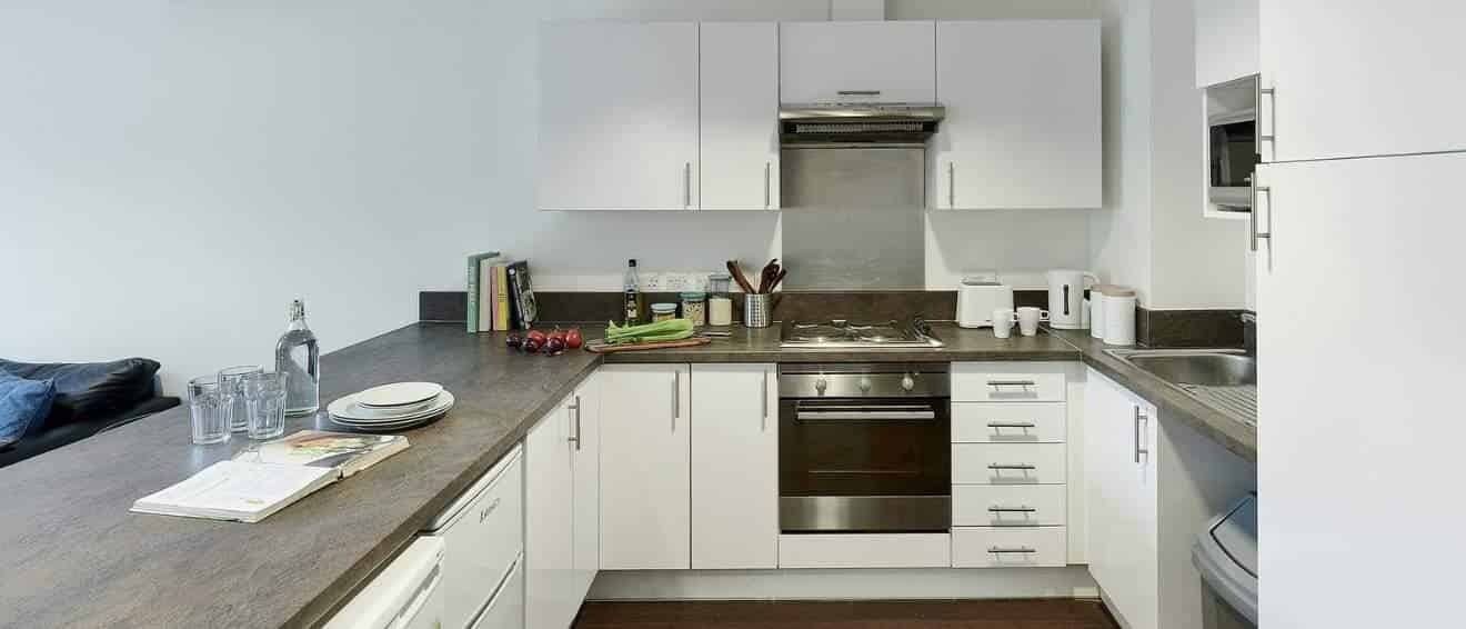 Common Area?w=400&h=260&fit=crop&q=40&auto=format&trim=auto