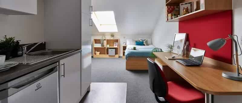 Common Area?w=400&h=260&fit=crop&q=40&auto=format&trim=auto