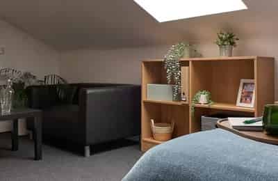 Common Area?w=400&h=260&fit=crop&q=40&auto=format&trim=auto