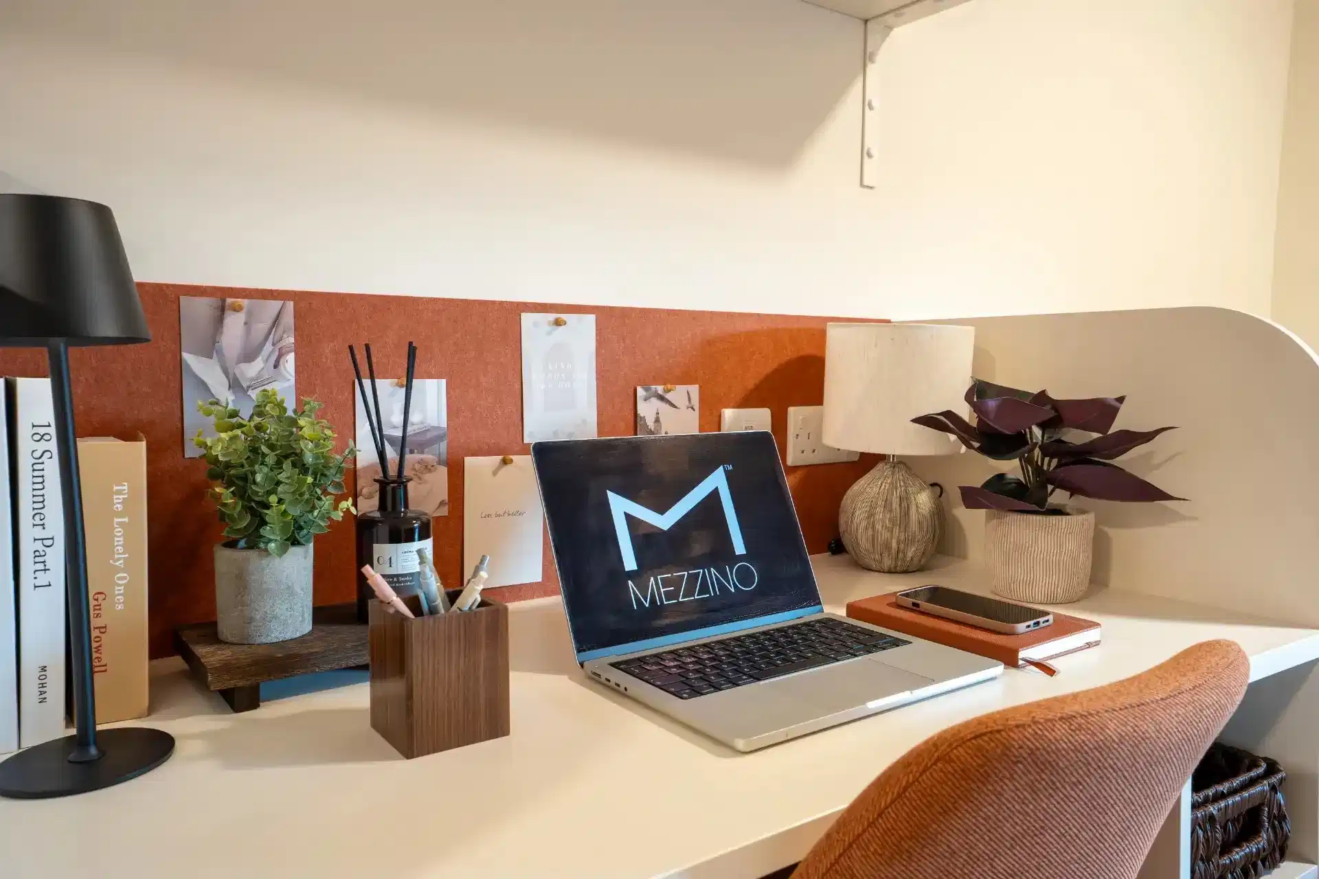 Exterior?w=400&h=260&fit=crop&q=40&auto=format&trim=auto