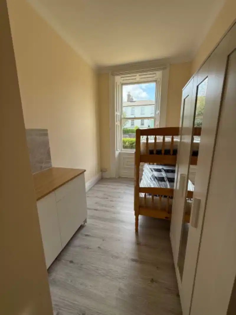 Room in a 14 Bedroom Apartment, 3 Clonskeagh Road, Rathmines, Dublin (D06 W0X9) - Dublin, Ireland - 5 Bedroom 4 Bathroom Apartment - Bedroom
