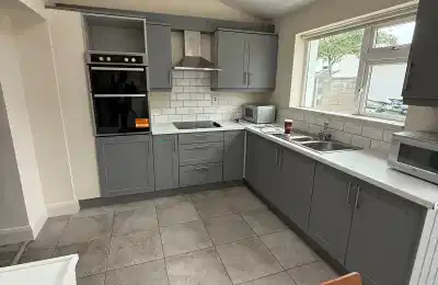 9 Bedroom 6 Bathroom Apartment - Bedroom?w=400&h=260&fit=crop&q=40&auto=format&trim=auto
