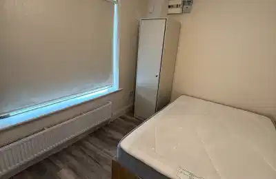 Room in a 9 Bedroom Apartment, 103 Palmerstown Woods, Clondalkin, Dublin (D22 V527) - Dublin, Ireland - 9 Bedroom 6 Bathroom Apartment - Bedroom